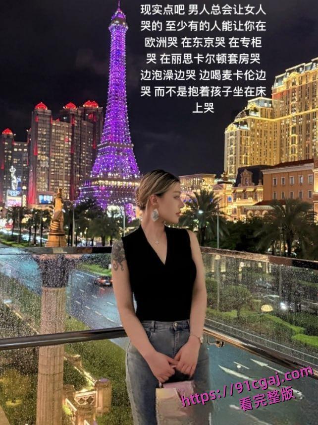 暴力永恒巨臀反差婊新动态出炉:露脸口交金主鸡巴,健身美臀操翻网友!-4