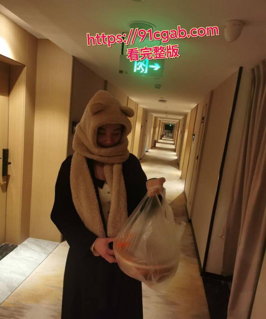 浙江宁波某公司旅游规划师姚敏,刚结婚没多久就饥渴难耐,瞒着老公网上卖逼求刺激-1