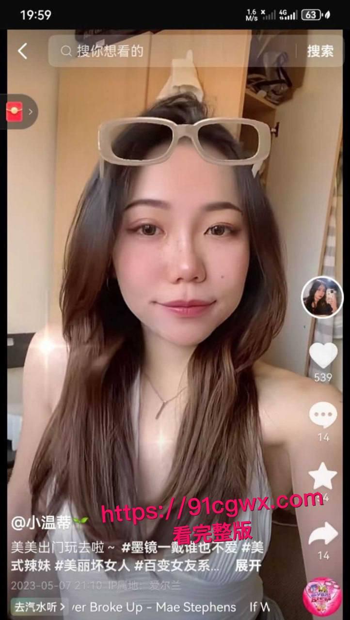 背着男友穿黑丝情趣内衣狂舔帅哥巨屌,主动骑乘摇奶浪叫,骚浪本性藏不住了!-3