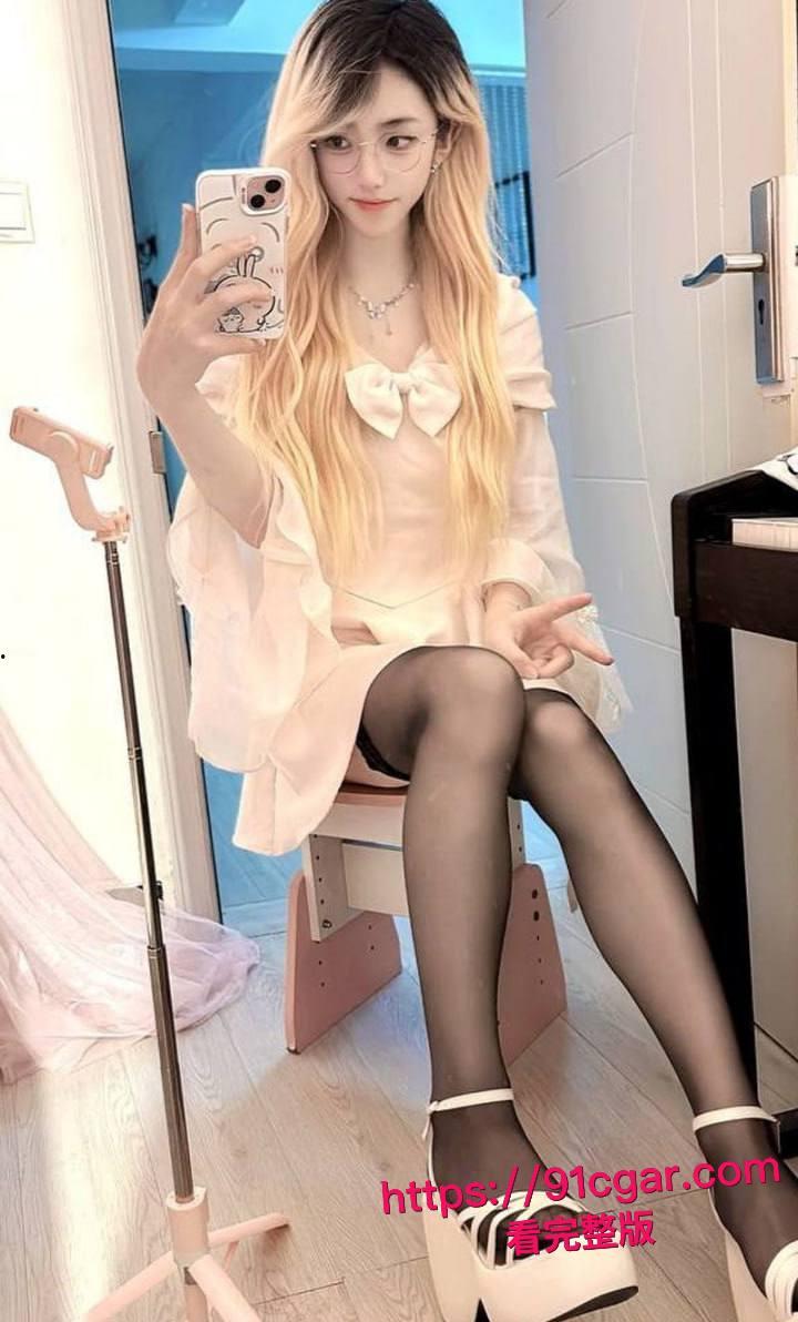 广州超高颜值TS伪娘语柔最新付费VIP福利 阿黑颜自慰边撸边捅双重刺激 性器交合画面视觉冲击爆表!-1