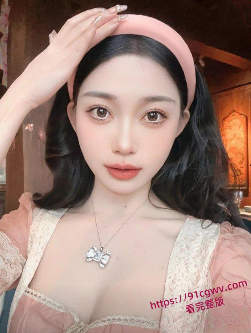 云南御姐网红 femmefatale 线下接单视频流出 极品身材反差骚劲爆表 粉嫩骚穴操到白浆四溢!-4