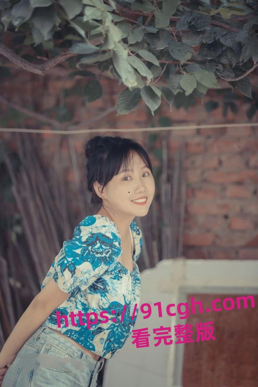 摄影师又淦了 微胖反差大三学姐拍私房照被摄影师白嫖-4