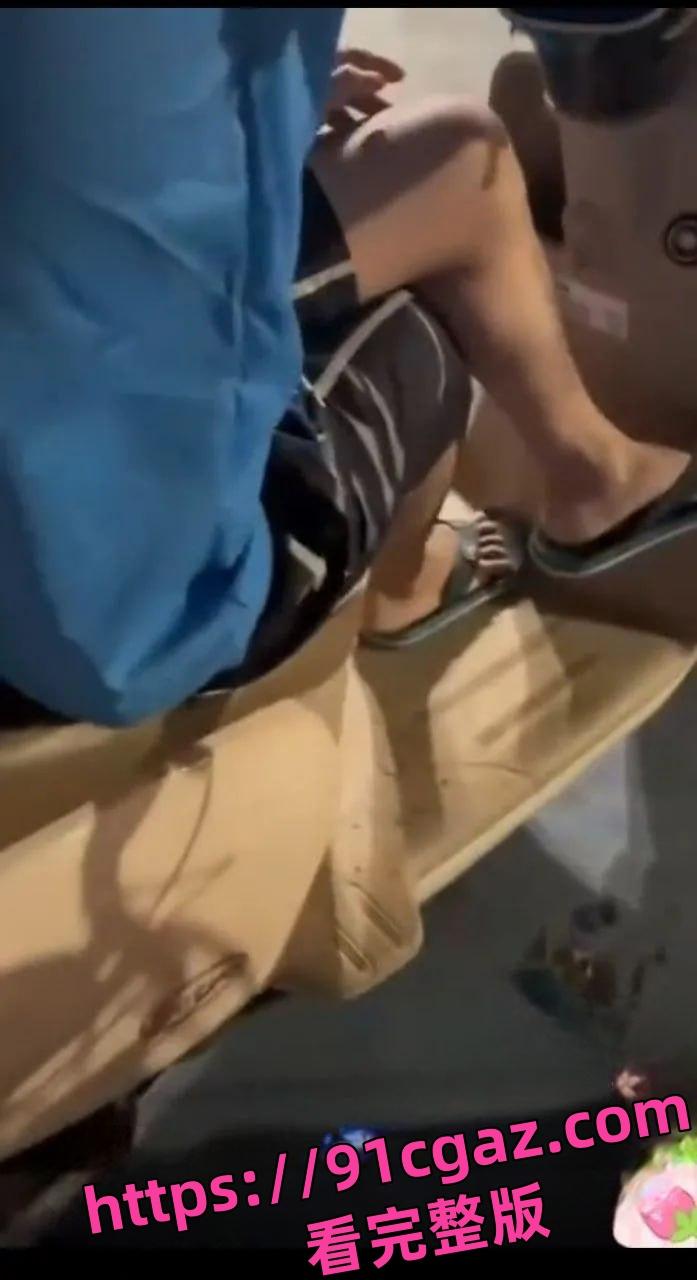 街边性福的饿了么小哥被长腿御姐勾引,酒店“送外卖”被拿下!-7