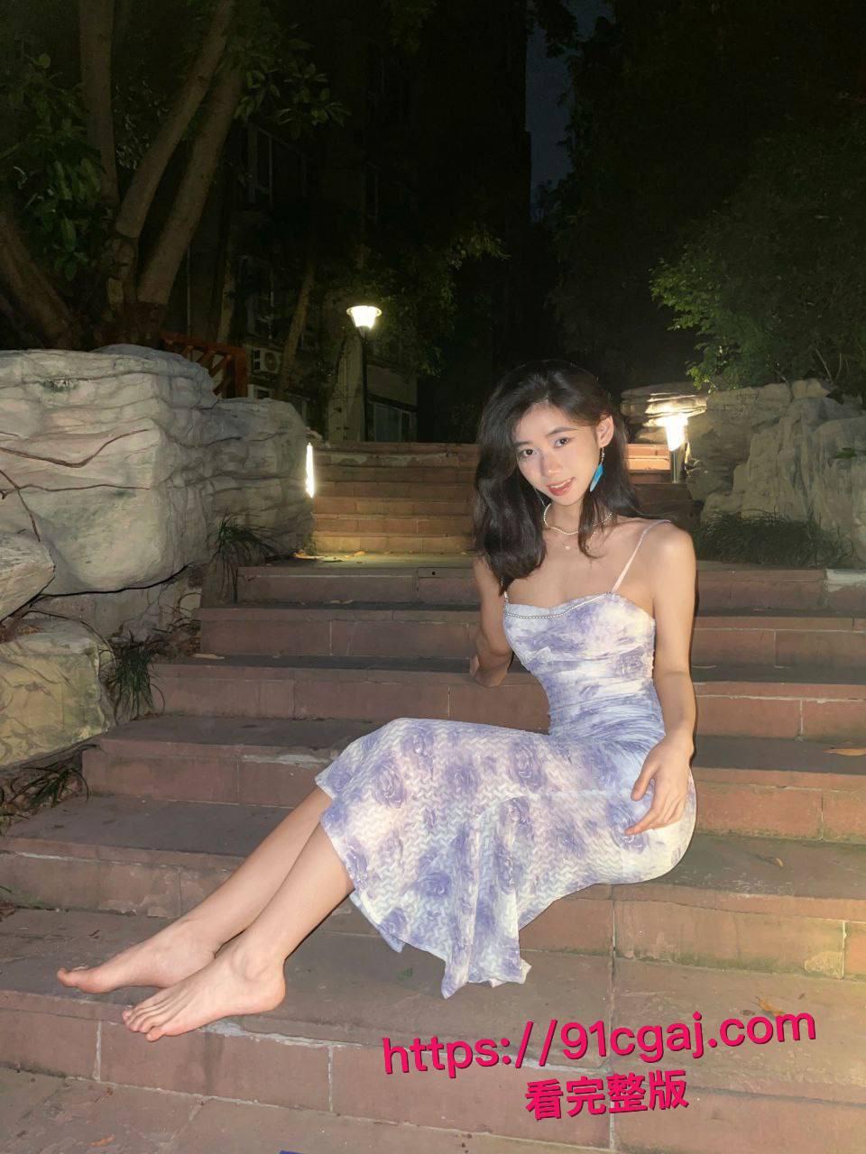 大长腿御姐丁琬睛反差视频流出:金主炫耀视频里她叼套臣服被尿浇身,还撅翘臀掰开骚穴求大鸡巴无套狠插!-7