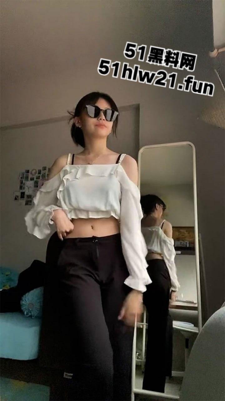 茂名一中颜值女神【梁韵瑶】清纯精致的脸蛋,加上完美的诱人酮体,绝对是不少人的白月光做爱私拍视频流出。-3