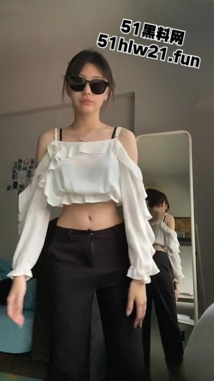 茂名一中颜值女神【梁韵瑶】清纯精致的脸蛋,加上完美的诱人酮体,绝对是不少人的白月光做爱私拍视频流出。-6