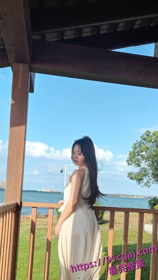 浙江嘉兴何晓韵,老妈在厨房自己跟老公在房间口交。表面上看起来是一位清纯人妻-1