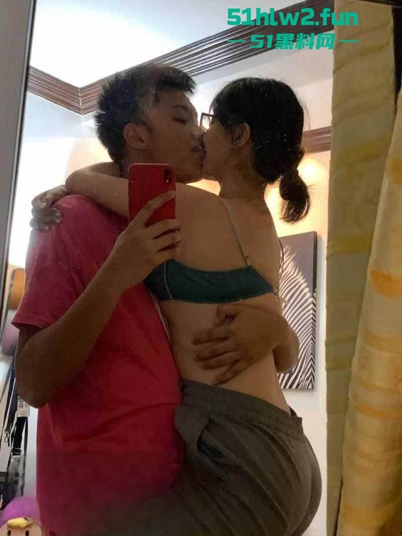 极品大奶妹与丑挫男友激情口交做爱视频流出,大奶女菩萨在线“哺乳”超带劲!-3