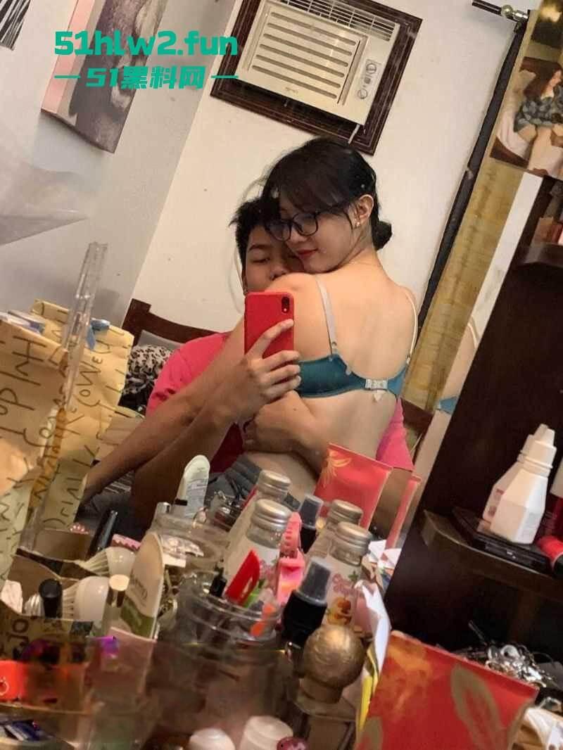 极品大奶妹与丑挫男友激情口交做爱视频流出,大奶女菩萨在线“哺乳”超带劲!-10