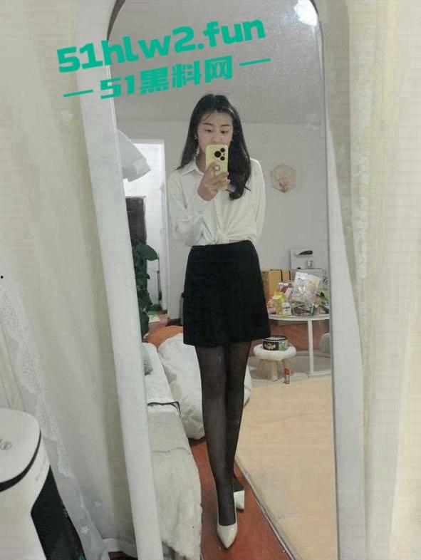 瓜友投稿，高挑气质型御姐幼儿园院长反差人格喜欢被SM调教，曝光聊天记录及调教视频。-14