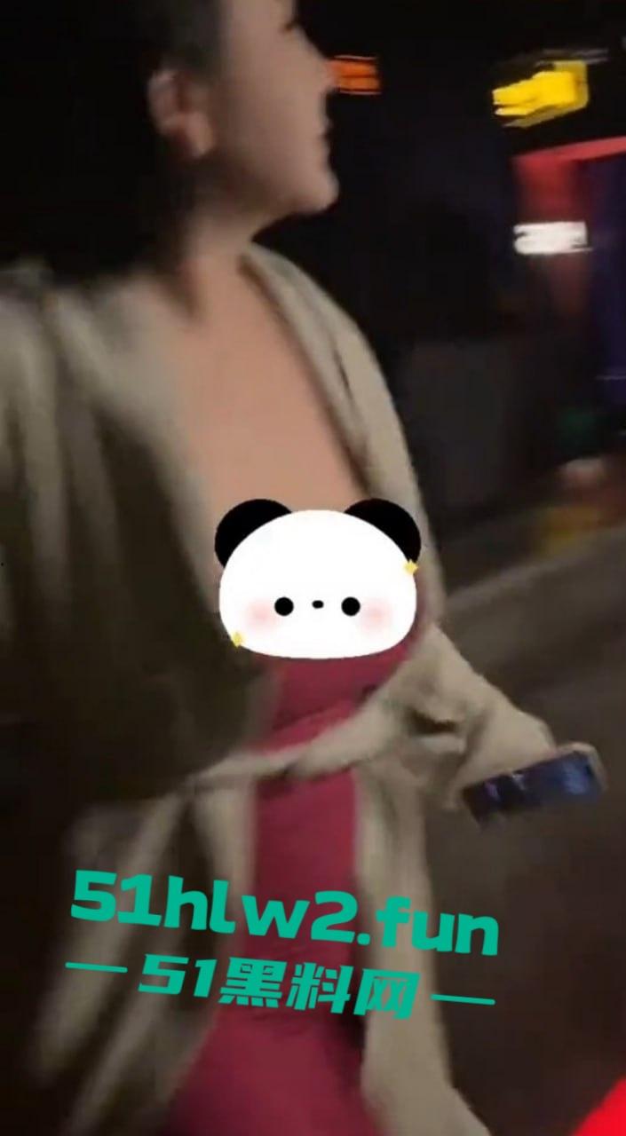 这痴汉是有多饿？虎式坦克酒吧被蹭屁眼？这1米81、160公斤的猛货直接揪痴汉找保安，哥们你是饿疯了吧？-3