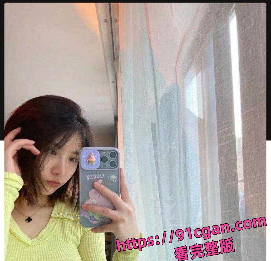 赣州师范科技学院短发精神学妹杨嘉婧03年的小嫩逼,到处发骚照勾引男同学-3