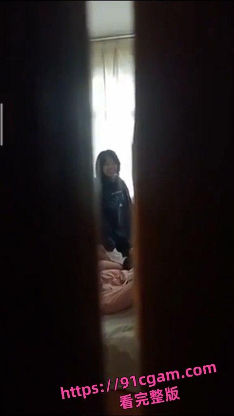 中国好室友!把女朋友带回来表演活春宫 故意不关门给室友欣赏-4