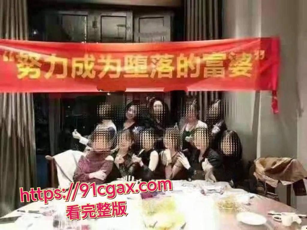 富婆群求肌肉猛男!每月花重金求欢,手测鸡巴长度,不够长的直接Pass!-3