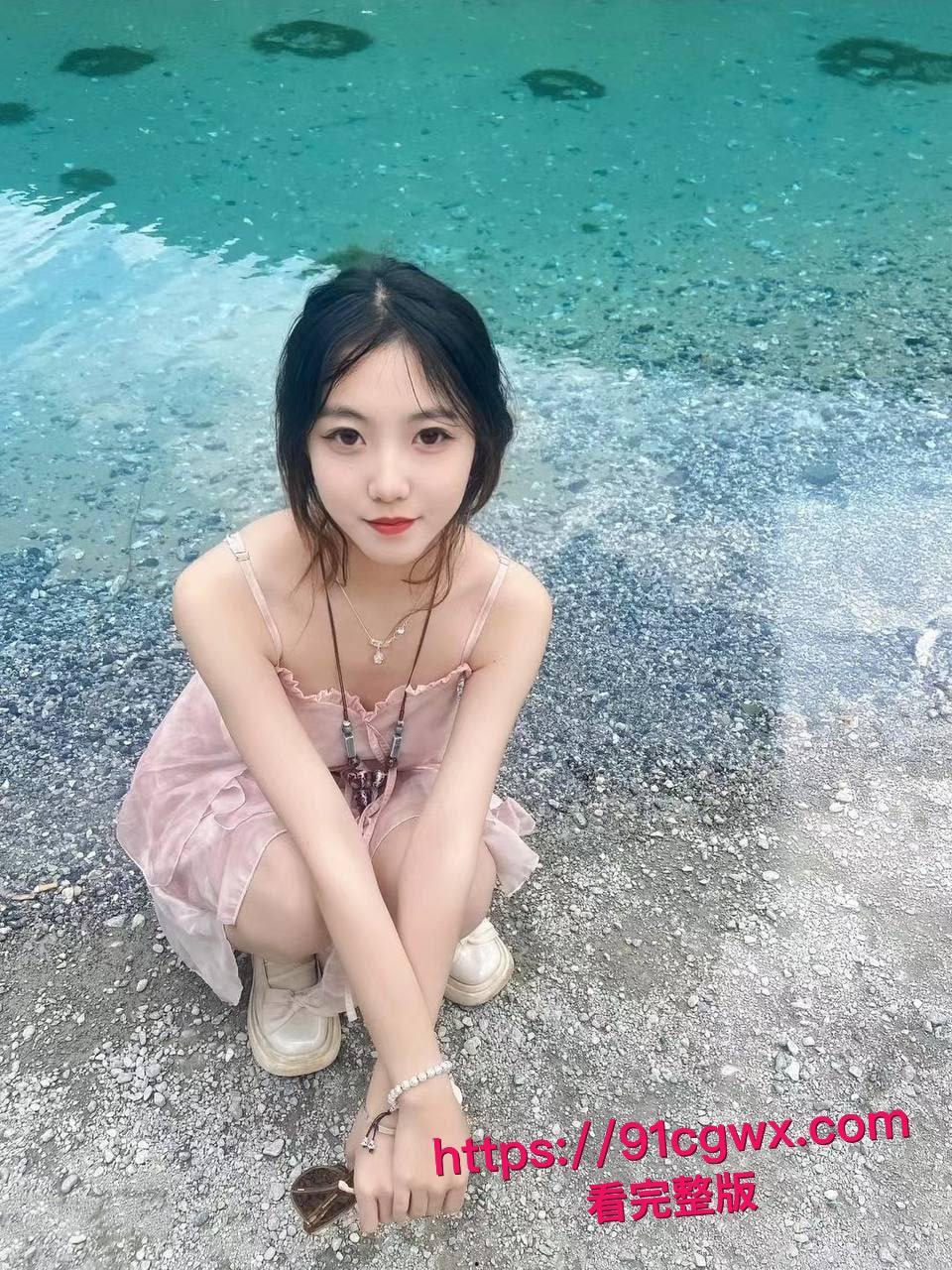 真实约炮!约了个漂亮又风骚的眼镜学生妹,极品炮架身材在床上真是让我爽翻天!-5