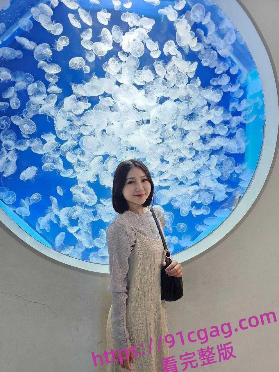 孝感乾坤豪府女主趁老公出差,在家给男小三吹箫,视频遭到曝光后再也藏不住了吧!-4