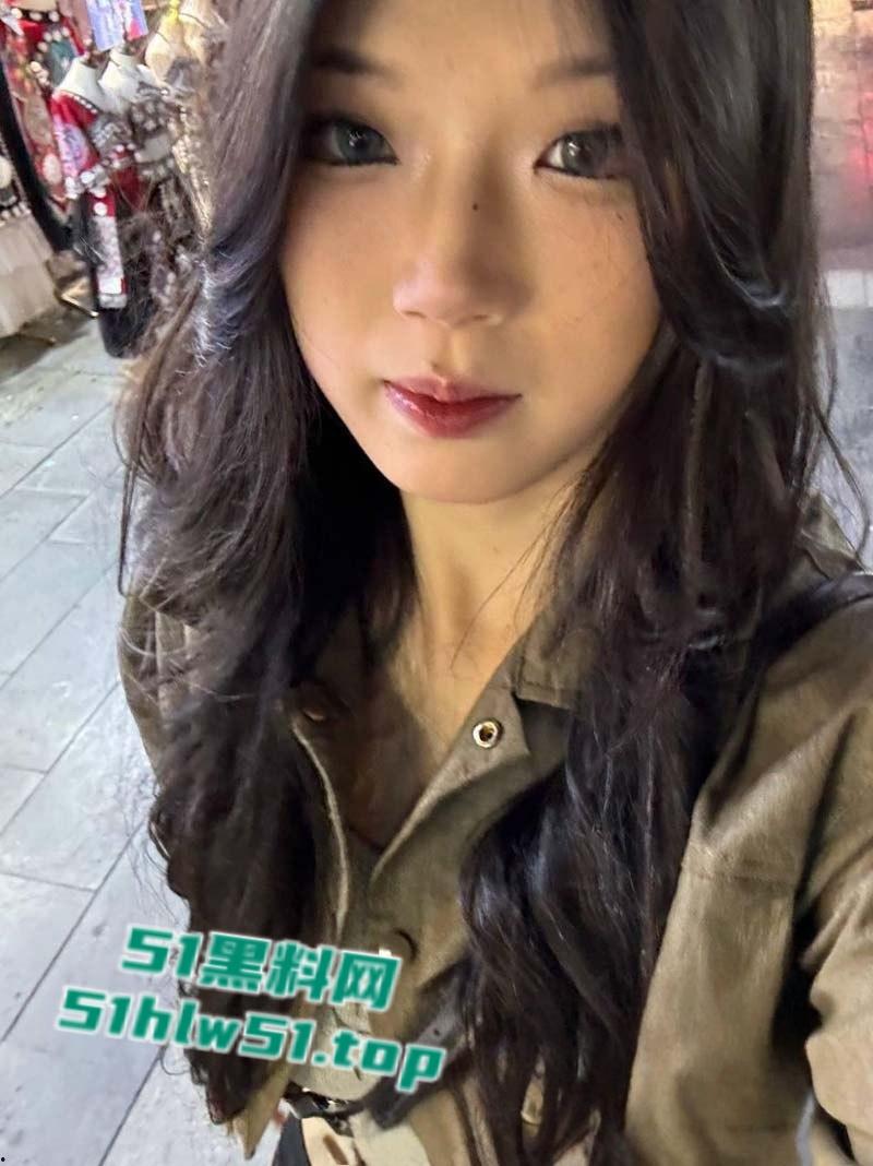 广西桂林【伍凌慧】做爱视频爆出,大奶喷水尤物裸聊自慰被金主高价包养,没想到大哥竟然有艾滋病!-4