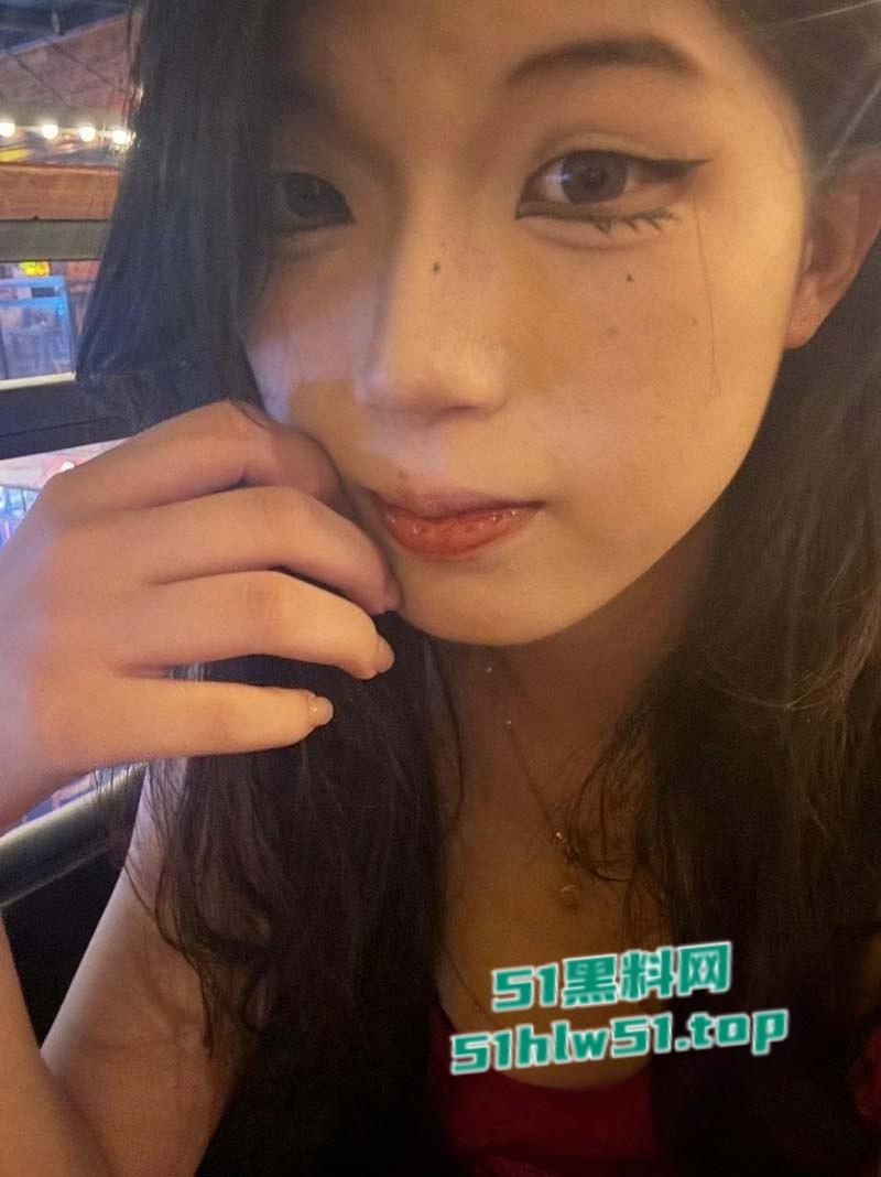 广西桂林【伍凌慧】做爱视频爆出,大奶喷水尤物裸聊自慰被金主高价包养,没想到大哥竟然有艾滋病!-5