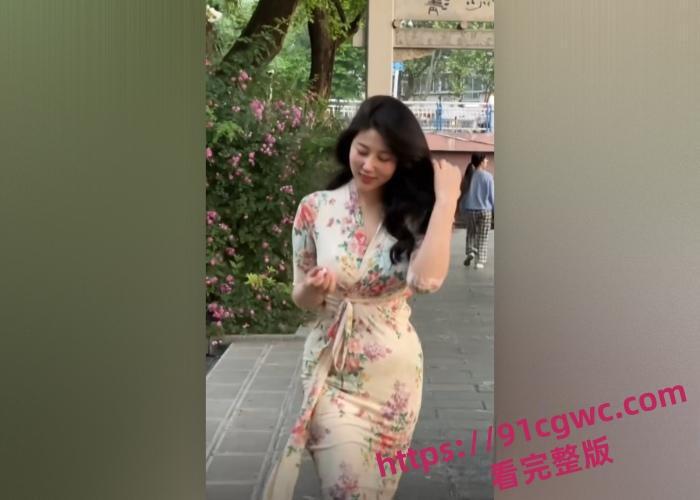 爸爸临时公司加班家中只有我和妈妈,这么好的机会怎么能放过,直接把妈妈操他失禁水都流了一地-3