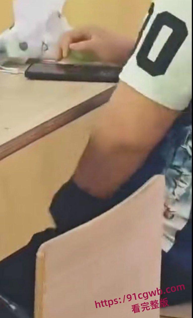 现在学生真是饥渴 直接食堂撸管 握紧猛撸喷汁 旁边饭友目瞪口呆 更有老六手机偷拍全程-3