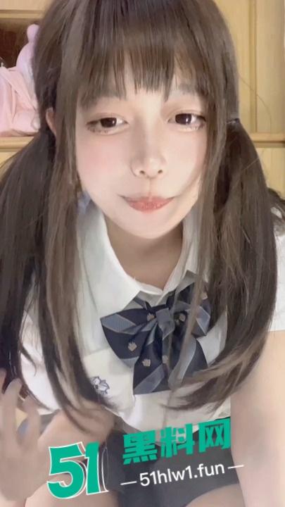 推特萝莉美少女〖要要饿晕了〗会员福利视频曝光 白丝美少女足交现场叫声超骚!-5