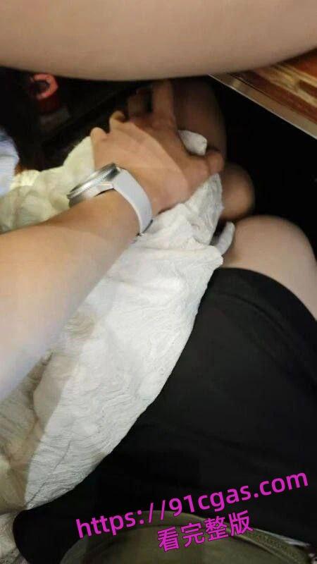 18岁小妹子失恋 约上小米SU7顺风车司机车震打炮!小米SU7什么时候成为炮车了!-2