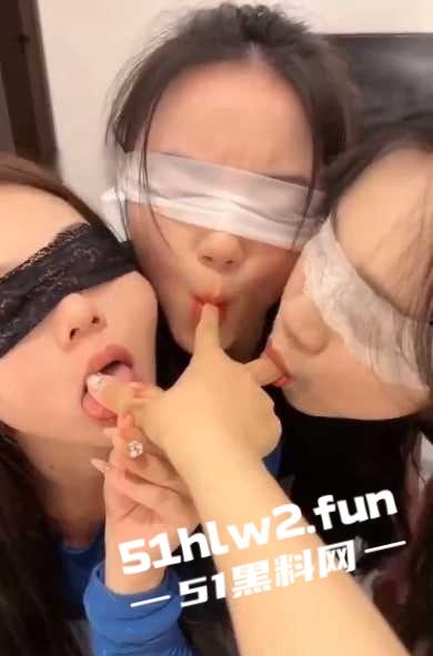 女虐女SM片段精选,下贱女的生活,三女M被女主人虐成狗,舔脚喝尿扇耳光吞口水,女人何必为难女人?-6