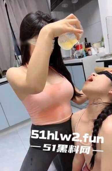 女虐女SM片段精选,下贱女的生活,三女M被女主人虐成狗,舔脚喝尿扇耳光吞口水,女人何必为难女人?-7