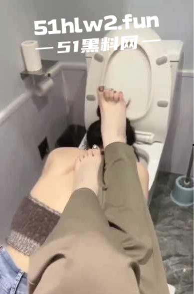 女虐女SM片段精选,下贱女的生活,三女M被女主人虐成狗,舔脚喝尿扇耳光吞口水,女人何必为难女人?-8