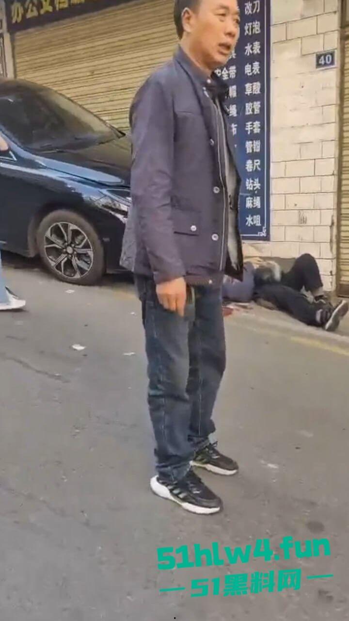 四川女司机驾车失控,撞向路边5名老人导致1死4伤,疑似电车刹车失灵现场视频流出。-2