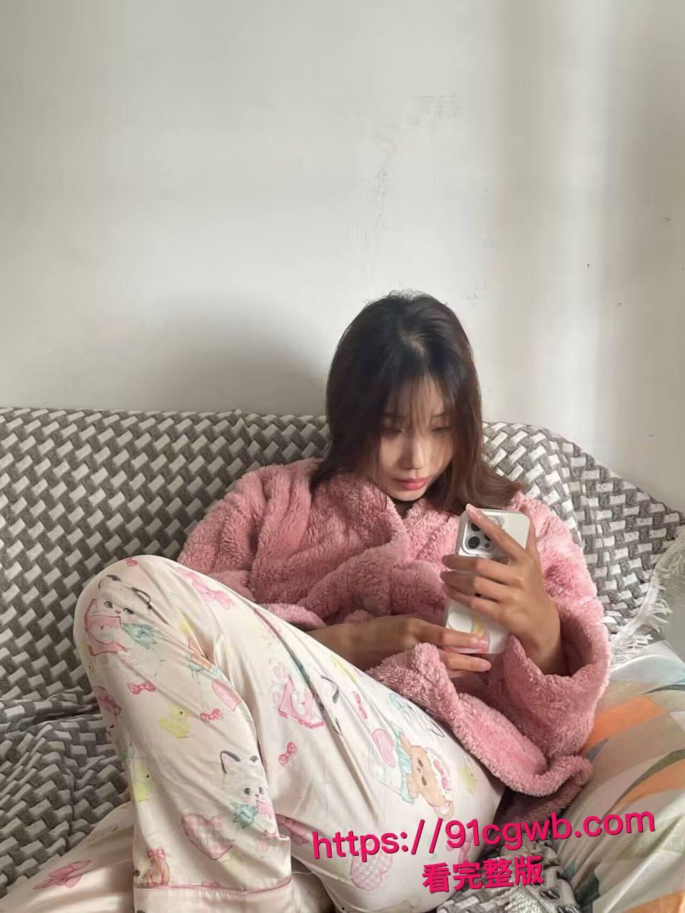 可爱大眼贫乳萌妹私密炮战视频流出!甜美清纯脸蛋全裸自拍奶头硬翘阴唇湿润欲拒还迎,男友大鸡巴无套狂怼骚穴主动迎合变床上骚货-3