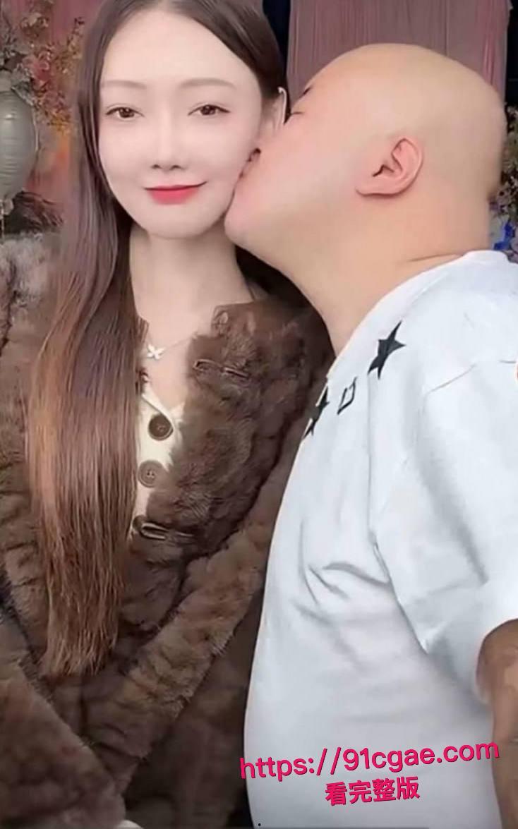 快手千万粉网红老狗被前妻白羽直播曝光 婚内出轨女徒孙佳昕 夜猫KTV聚众淫乱当场口交 录音与视频独家曝光!-5