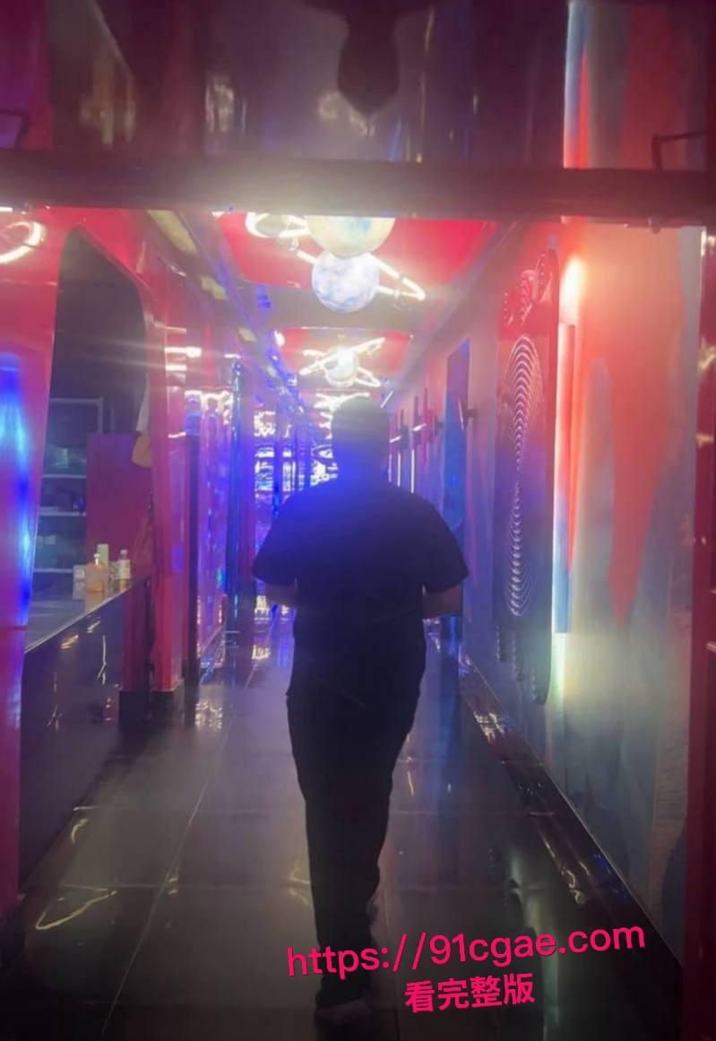 快手千万粉网红老狗被前妻白羽直播曝光 婚内出轨女徒孙佳昕 夜猫KTV聚众淫乱当场口交 录音与视频独家曝光!-15