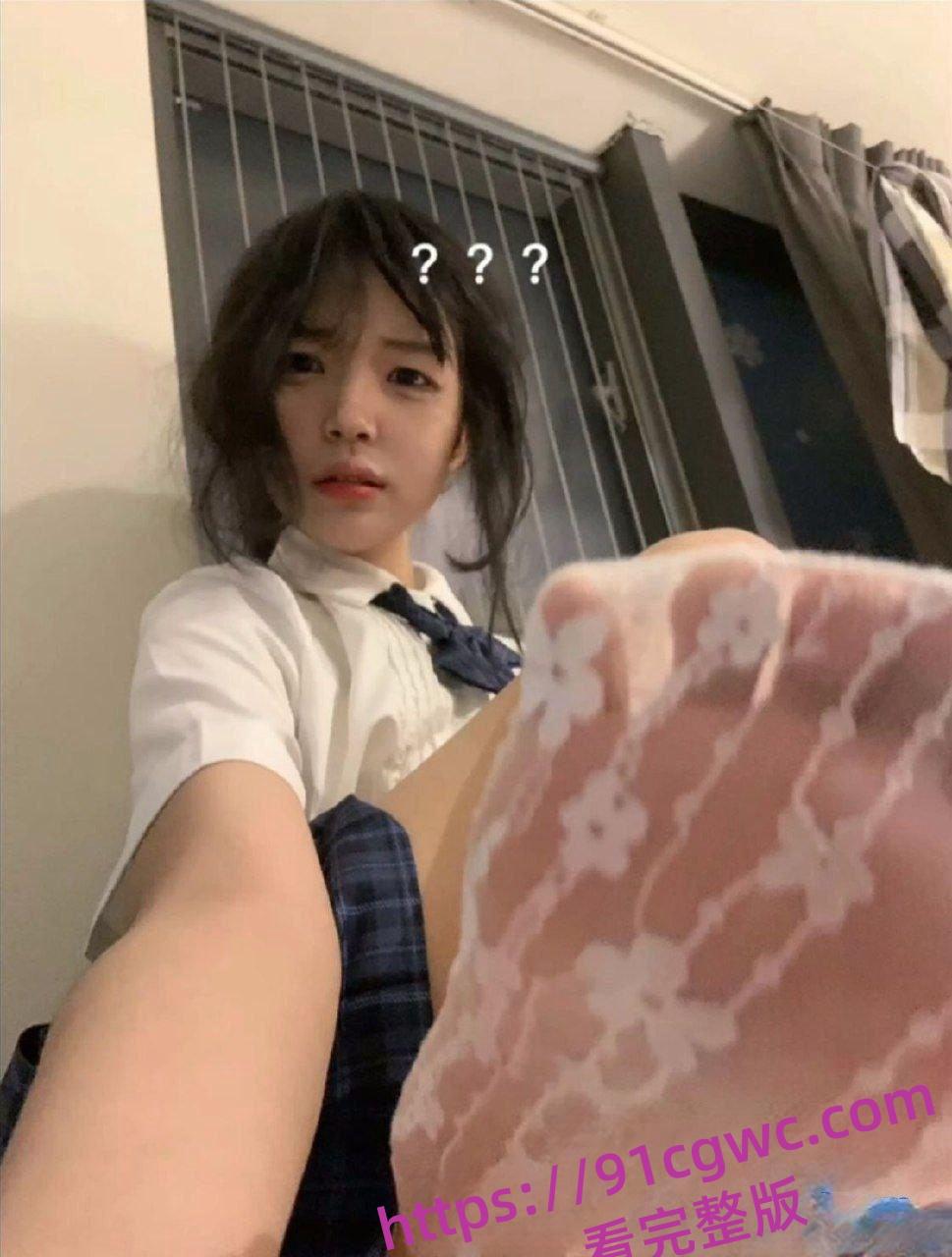 抖音网红毒妇为了钱选择下海,直播时是甜美女神,私下却是个发情母狗-1