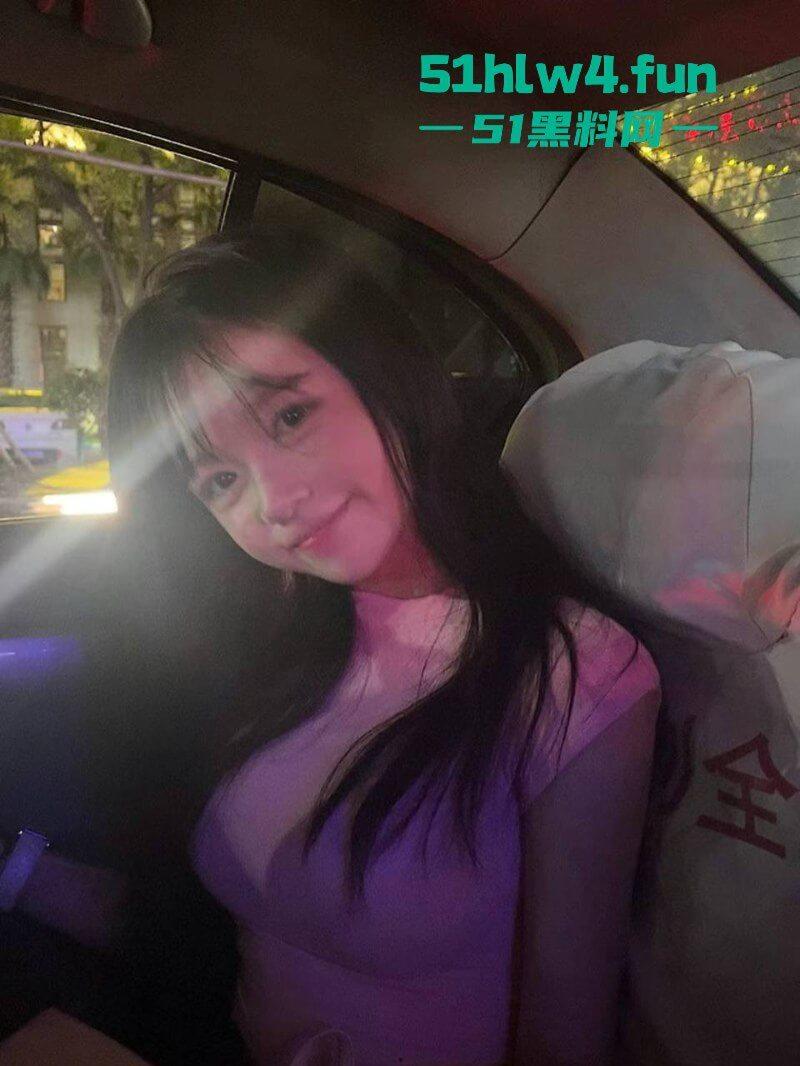 抖音极品尤物【鳗鱼】真实身份【胡雯丽】为赚钱心理扭曲,背着男友偷偷推特下海收门槛费玩裸聊。-7