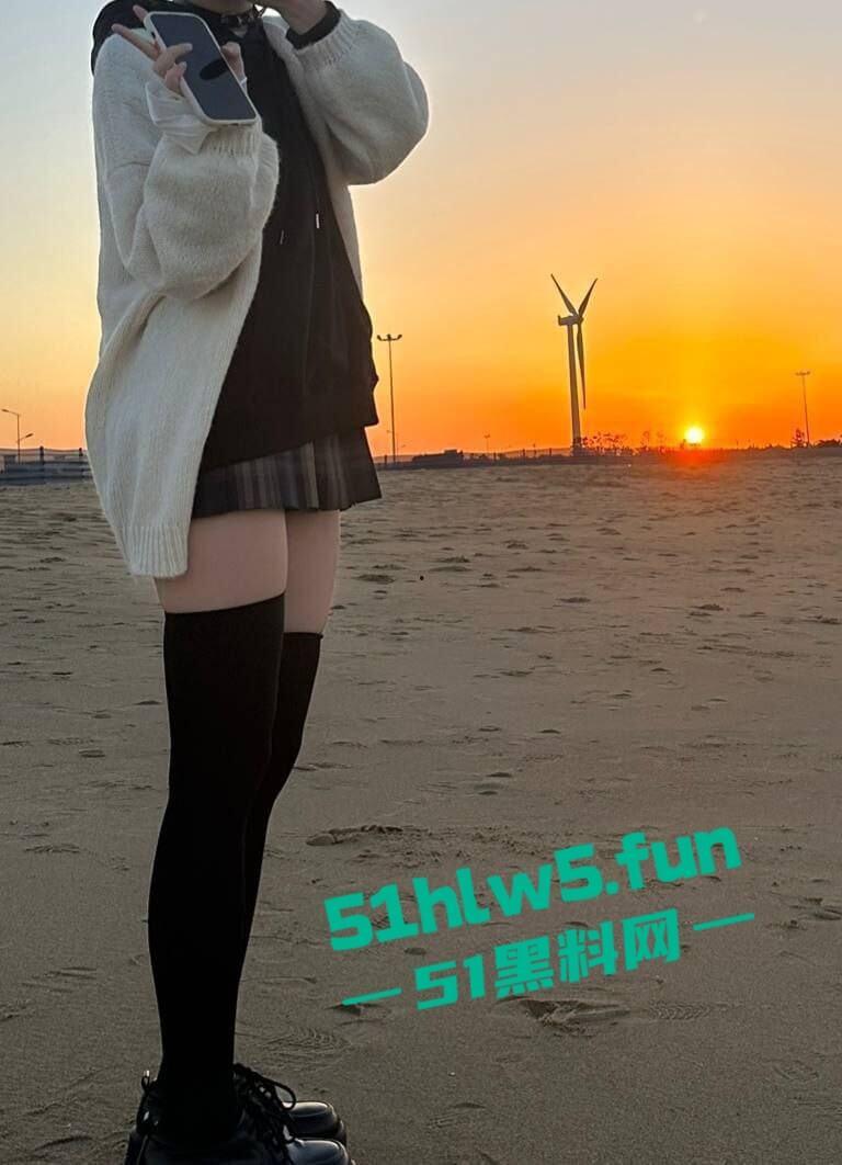 浙江外国语学院,大二学生妹【董雯轩】长腿翘臀酥胸撩人,约炮大屌男被操的嗷嗷乱叫 。-1