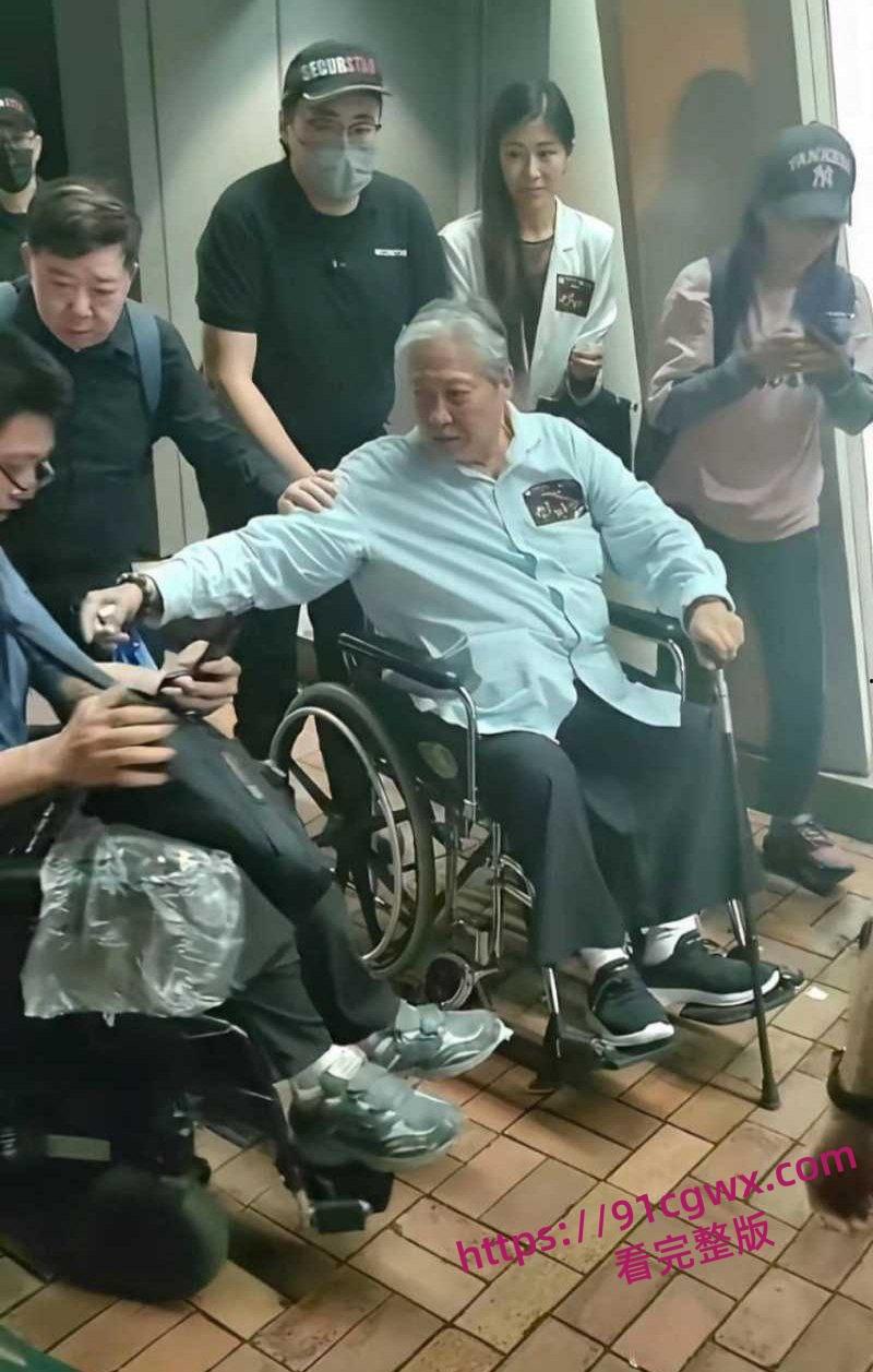 李连杰洪金宝倪萍脱胎换骨 疑似器官移植续命年轻20岁 轮椅变健步黑发红润!-6