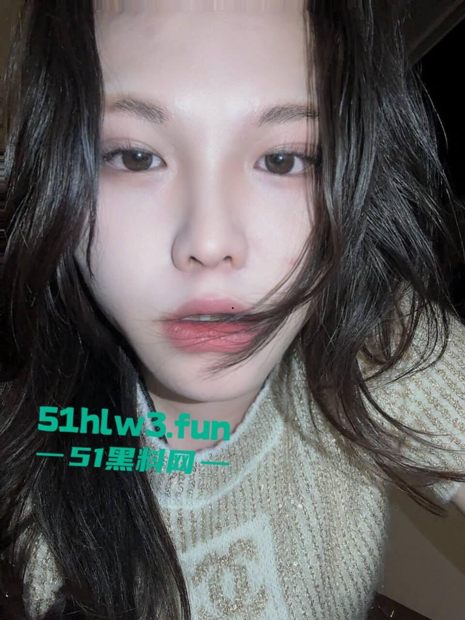 瓜友投稿酒吧撩骚颜值美女喝多了骚劲十足,醉酒后渴望大鸡巴带到酒店疯狂吃鸡眼神迷离吃得好香啊-2