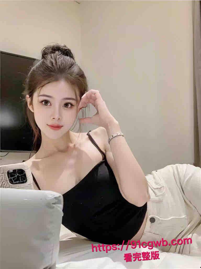 巨乳露脸小骚货唐语棠豪乳狂甩，骑乘女上位骚扭大屁股，换后入时肥臀夹鸡吧更紧，乳波臀浪操到床塌！-10