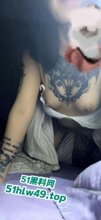 抖音符文战士【lee李李】纹身店老板娘,性感身材骚浪表现搭配纹身,令人血脉喷张性爱视频流出。-4