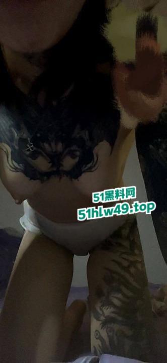 抖音符文战士【lee李李】纹身店老板娘,性感身材骚浪表现搭配纹身,令人血脉喷张性爱视频流出。-9