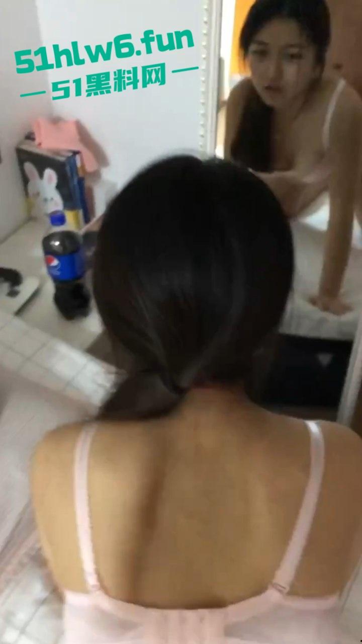 山西太原国企文员【刘琴】企业里出了名的公交车,为了上位到处勾引性爱自拍被男友发现曝光。-8