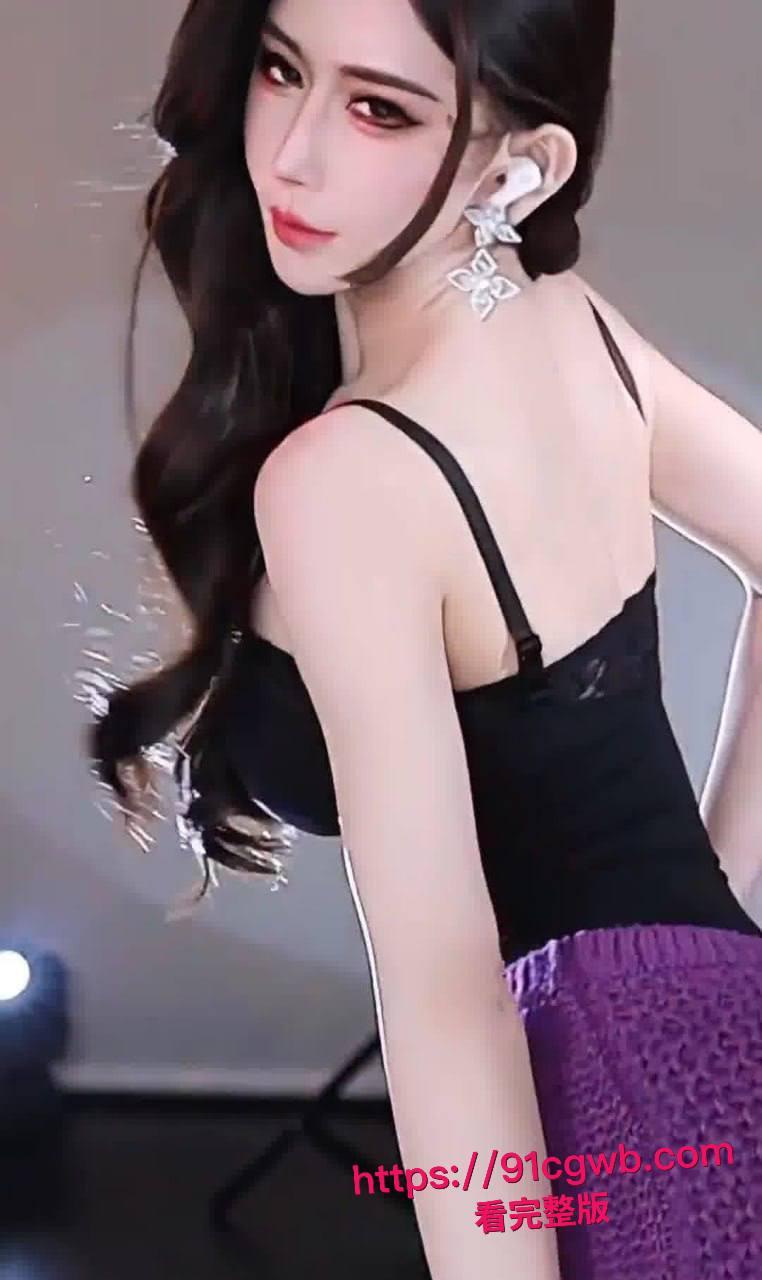 虎牙高颜值巨乳女神 桃一 铁笼狂欢视频流出:口球塞嘴在铁笼里裸舞摇奶,给假鸡巴乳交真是骚到骨子里-2