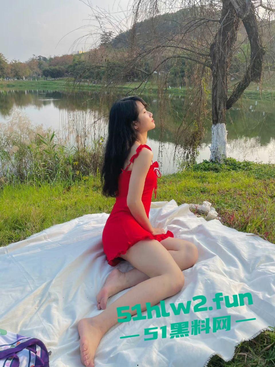 广东极品反差真实美艳少妇【林嘉玲】穿着性感丝袜和高跟鞋,金主无套爆操调教视频曝光流出!-3