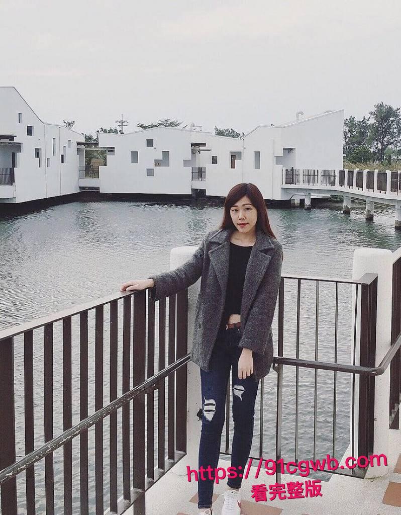 香港惊爆!反差母狗张玉琦酒店开房私拍流出,嫩脚足交大屌撸到喷,传教士爆操狠顶后入狗爬狂干!-4