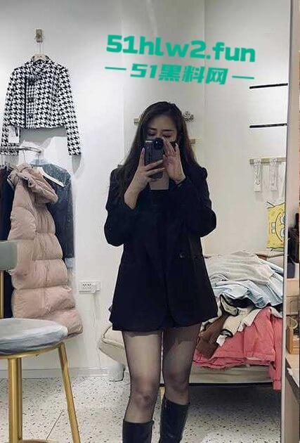 青岛【王婧岚】白天是服装店老板娘，晚上是炮友的母狗，偷情被操到淫穴黑亮，拍片上传彻底社死！-4