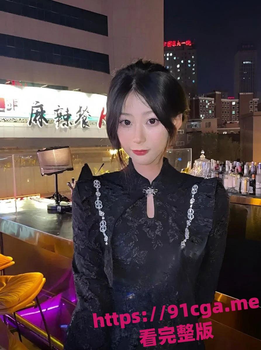 抚顺石油化工学院大三学姐崔梦曦 骚到爆表校园公交车约炮视频流出!-2