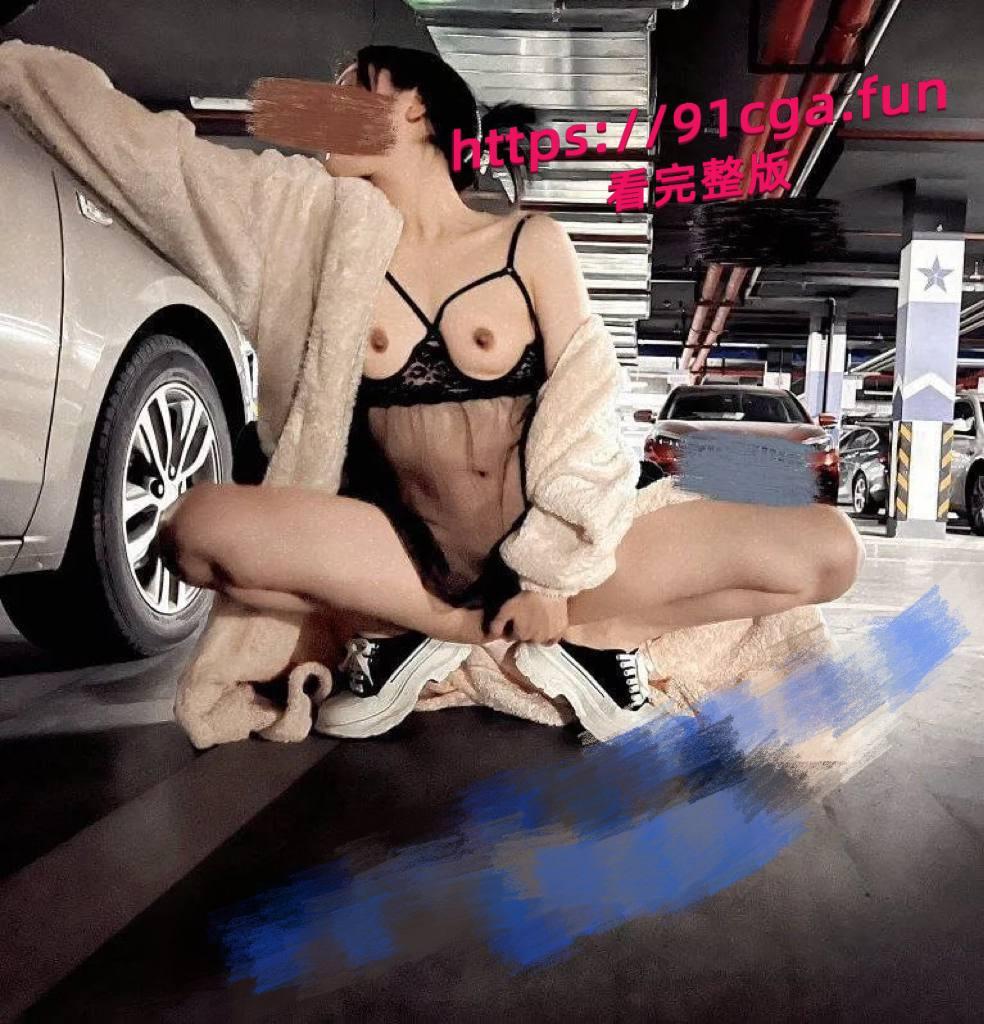 丸子老师真实身份被扒 推特情侣博主身份曝光 胸部痣和耳饰成实锤!-5