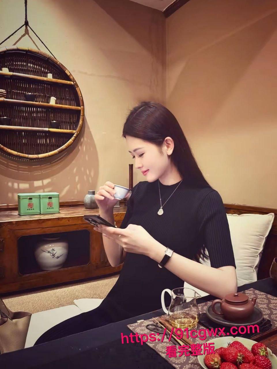 河北唐山富家女周昕雯床战男友全记录:翘臀狂骑大鸡巴榨汁,深喉吞精变身骚货女王,富家女私下浪到骨子里!-2