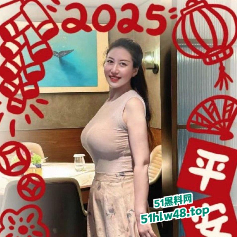 四川传媒学院女老师与同学聊骚误发学生群,声称自己逼痒欠操,紧急撤回前遭学生截图留念。-4